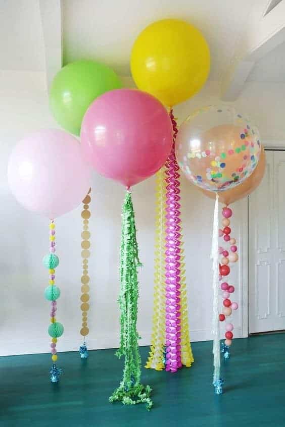 08 | FESTIVE BALLOON STRINGS