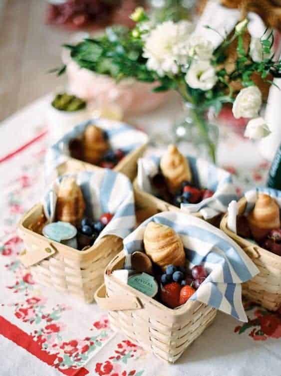 15 | MINI PICNIC BASKETS