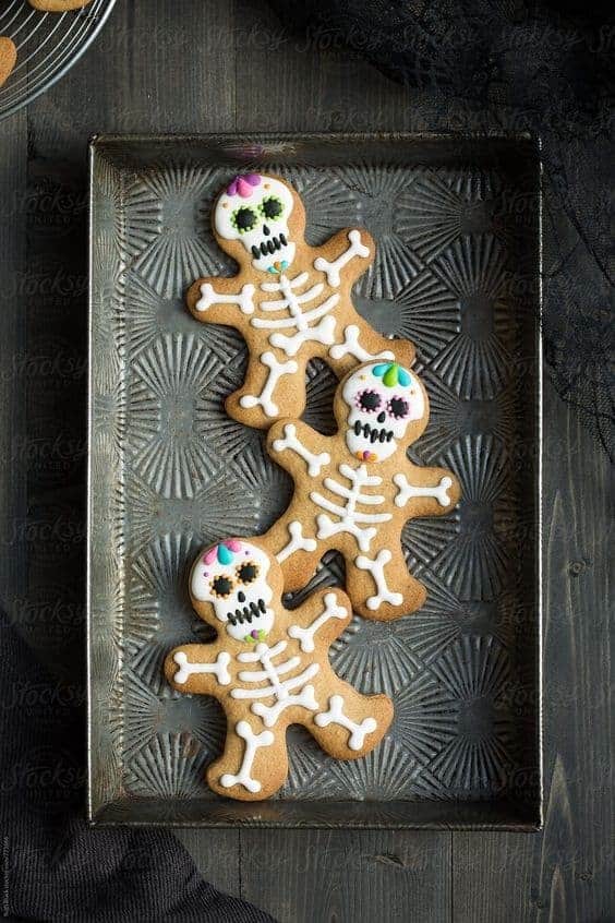 09 | SUGAR SKULL GINGERBREAD MEN