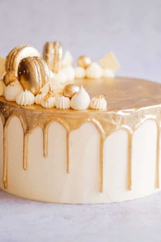 09 | GOLD LUXERY MACARON CAKE