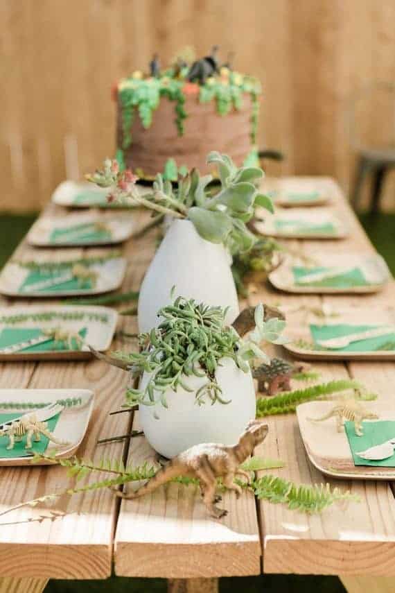 11 | EGG-LIKE CENTERPIECES