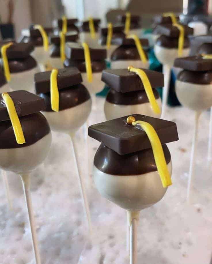 16 | GRADUATION CAKEPOPS