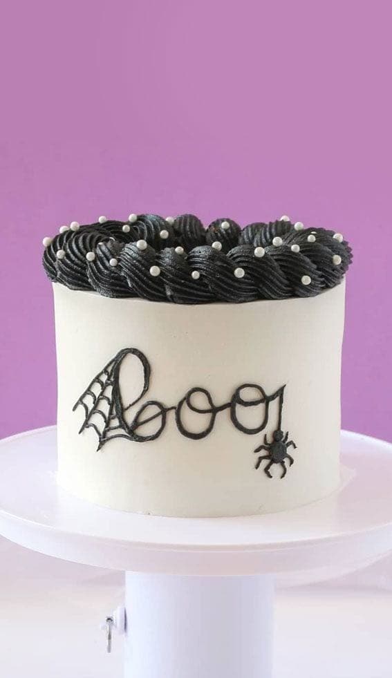 29 | BLACK & WHITE BOO CAKE