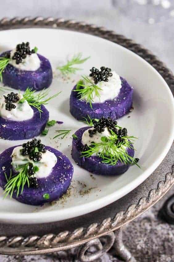 09 | PURPLE POTATOE BITES WITH HORSERADISH CREME FRAICHE AND CAVIAR