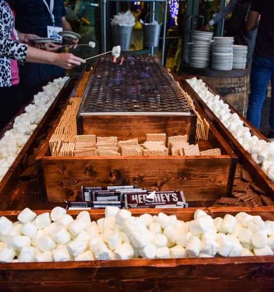 08 | GIANT S’MORES TABLE