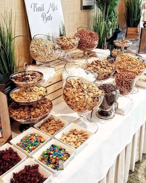 09 | TRAIL MIX BAR