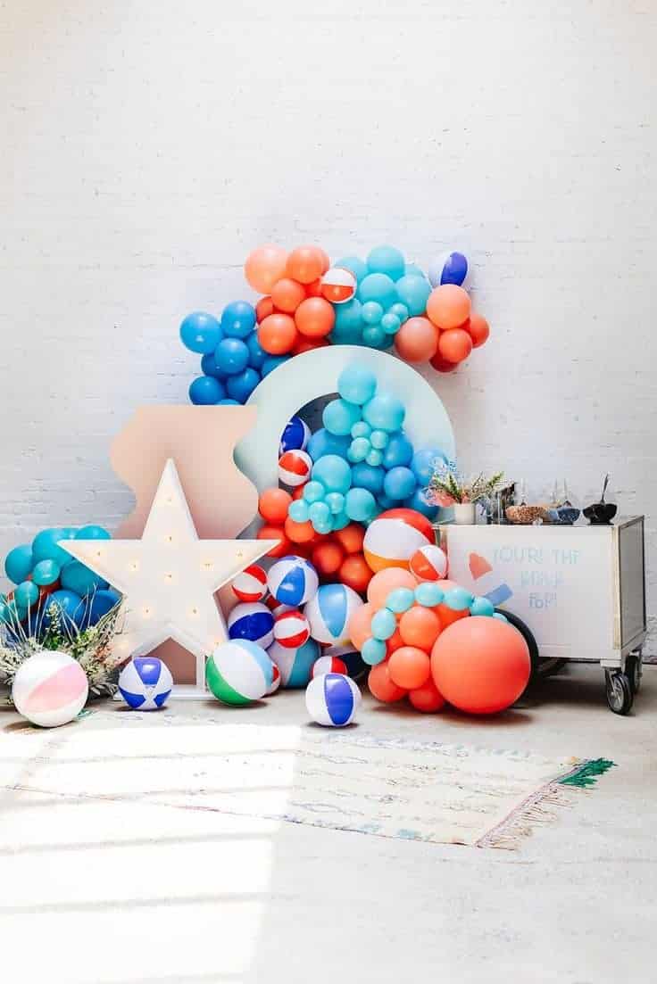 04 | BEACH BALL BALLOON DISPLAY