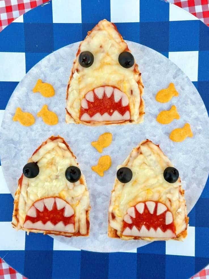 18 | SHARK HEAD PIZZAS