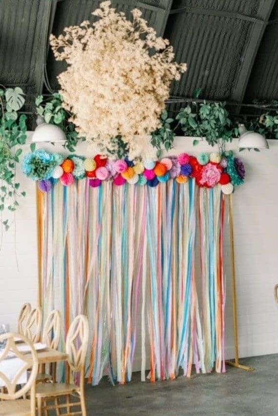 15 | TISSUE POM POMS & STREAMERS