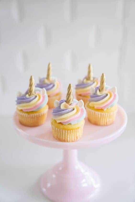 26 | UNICORN CUPCAKES