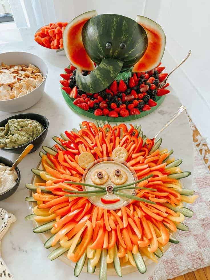 25 | CREATIVE FRUIT & VEGGIE PLATTERS