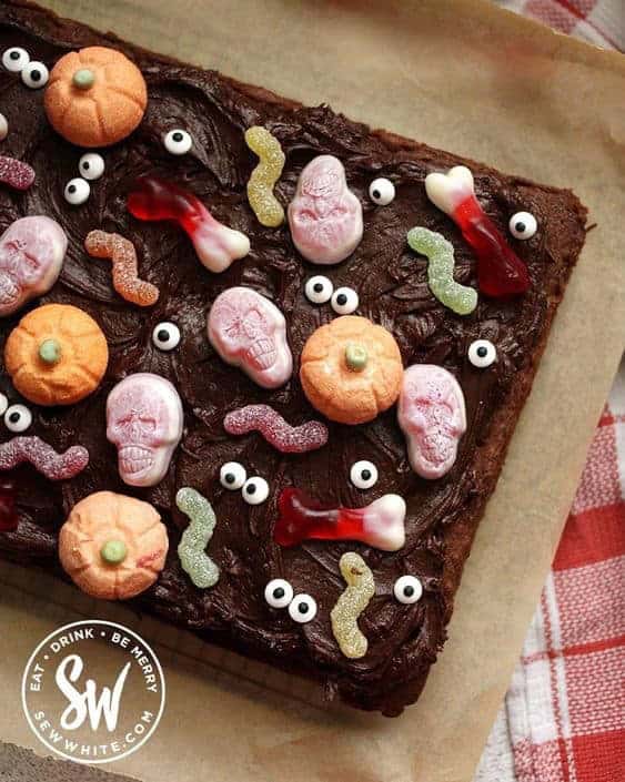 04 | QUICK & EASY HALLOWEEN CHOCOLATE CAKE