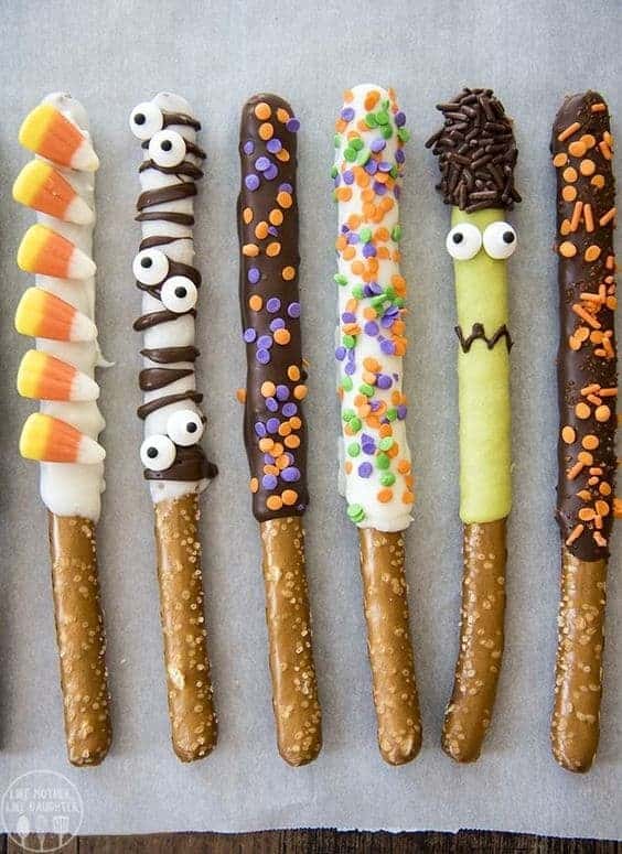 20 | SPOOKY CHOCOLATE COVERED PRETZELS