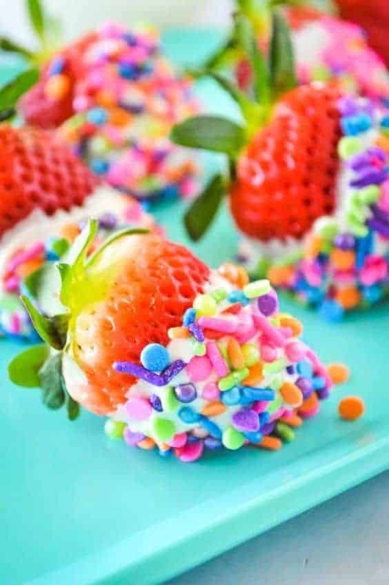 24 | COLORFUL SPRINKLE CHOCOLATE DIPPED STRAWBERRIES