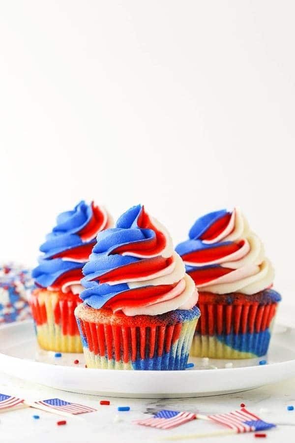 16 | RED WHITE AND BLUE CUPCAKES