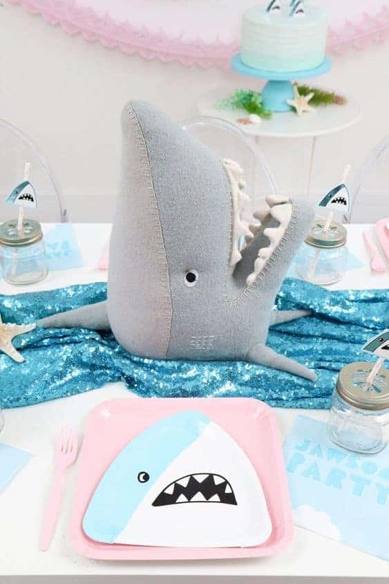 08 | SHARK TABLE DECOR