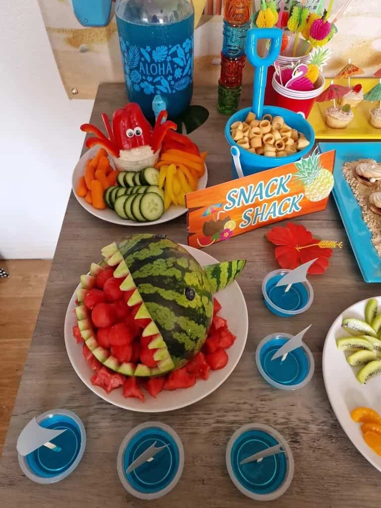 20 | FUN FRUIT AND VEGGIE PLATTERS