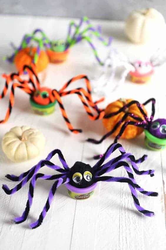 13 | SPIDER PLAY-DOH