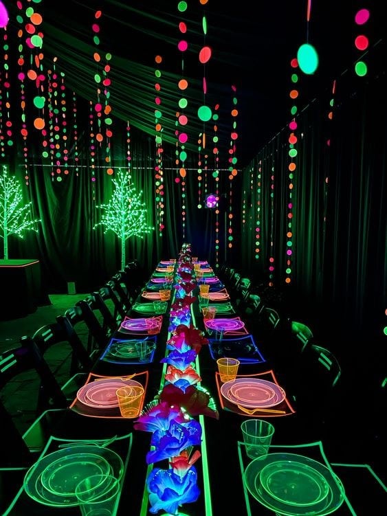 09 | GLOW IN THE DARK PLACE SETTINGS