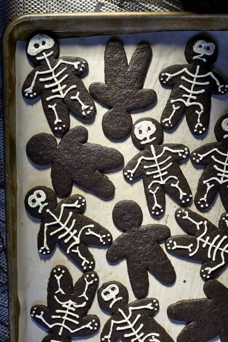 03 | GINGERBREAD SKELETONS