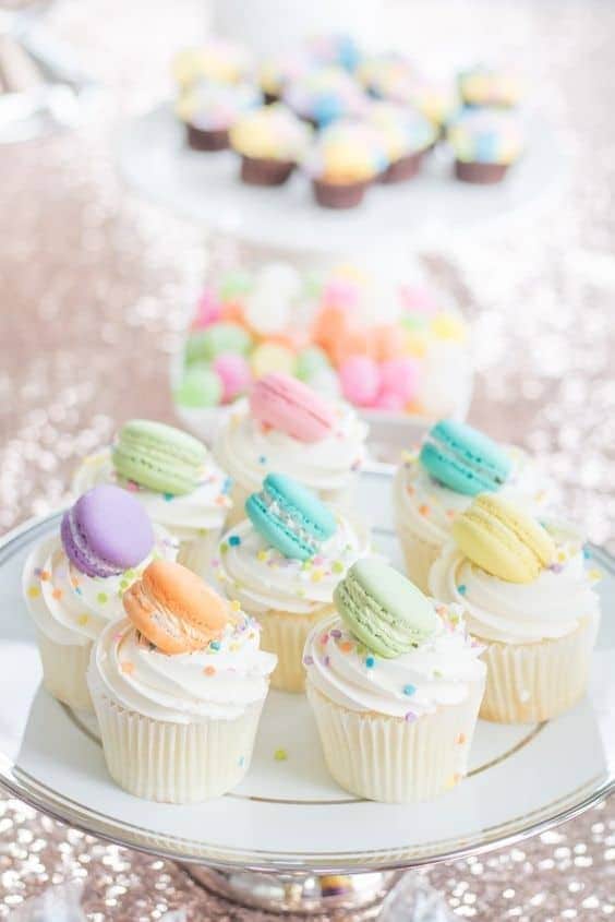 25 | MACARON CUPCAKES