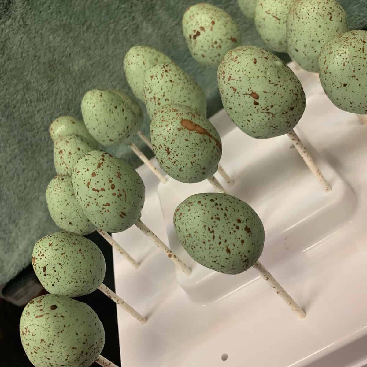 27 | DINOSAUR EGG CAKE POPS